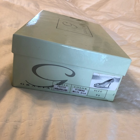 Bride Shoes - Picture 2 of 6